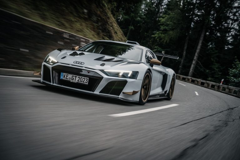 Dirkalni audi R8 za cesto