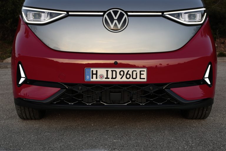 Vračanje h klasičnim imenom